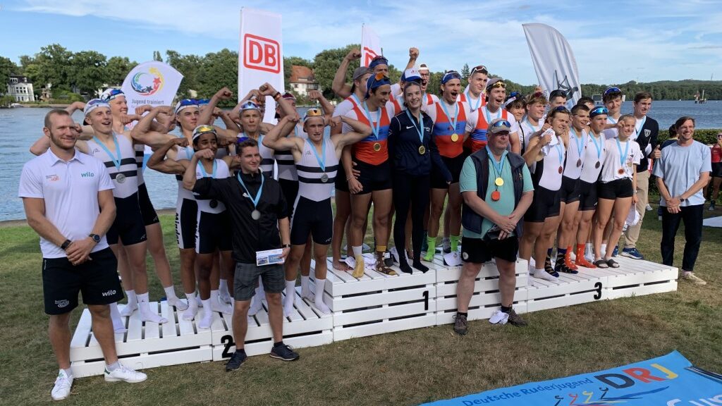 Im Schüler-Achtercup siegte die Stadtteilschule Alter Teichweg Hamburg, vor dem Besselgymnasium Minden und der Sportschule im Olympiapark – Poelchau Schule Berlin